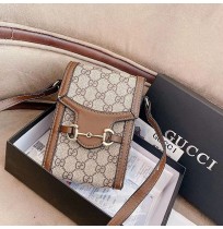 手帳型 gucci 携帯カバー 全機種対応 グッチ IPHONE GALAXY HUAWEI XPERIAケース バッグ 小銭いれ ファッション スマホケース 財布型 おしゃれ カード差し入れ ショルダー レディース向け 女性愛用 送料無料