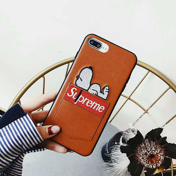 シュプリーム Snoopy Iphone X ケース 背面ポケットつき パロディ Supreme スヌーピー アイフォン8プラス 背面カバー カード収納 レディース メンズ 個性的