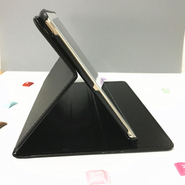 フェンディ iPad 9.7 2018 ケース スタンド FENDI風 アイパッド ミニ4 