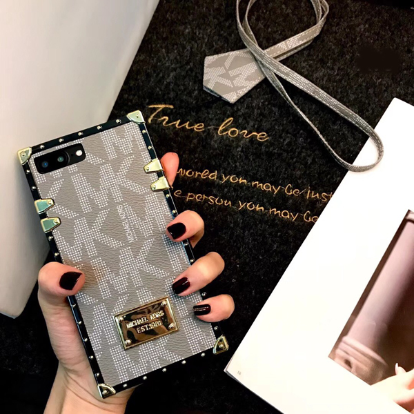 マイケルコース iphoneXSケース トランク作り マイケルコース