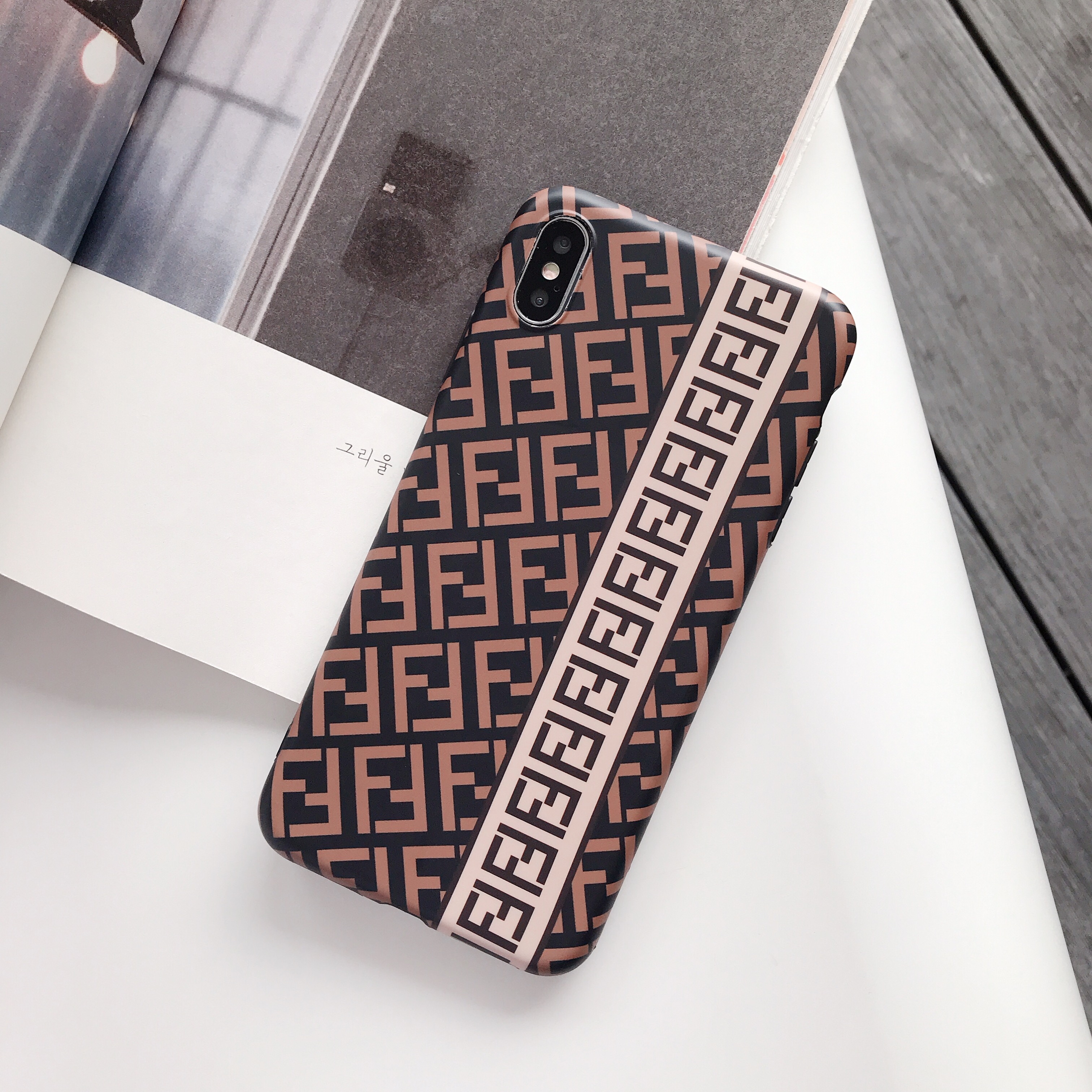 fendi iphone xsケース