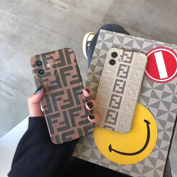 人気 fendi iphone 12 pro maxケース