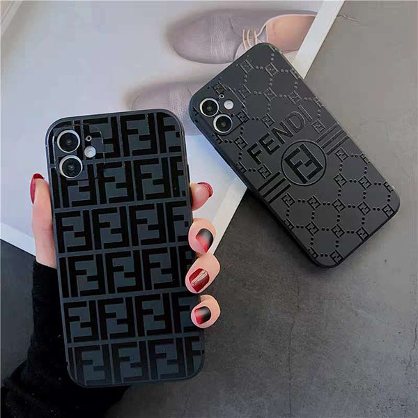 メンズ向け fendi iphone 12proケース