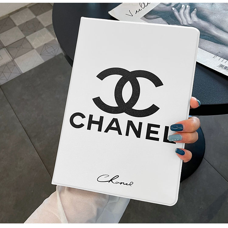 Case para iPad Chanel Brilliant Matelassê Preto Original - MKU49